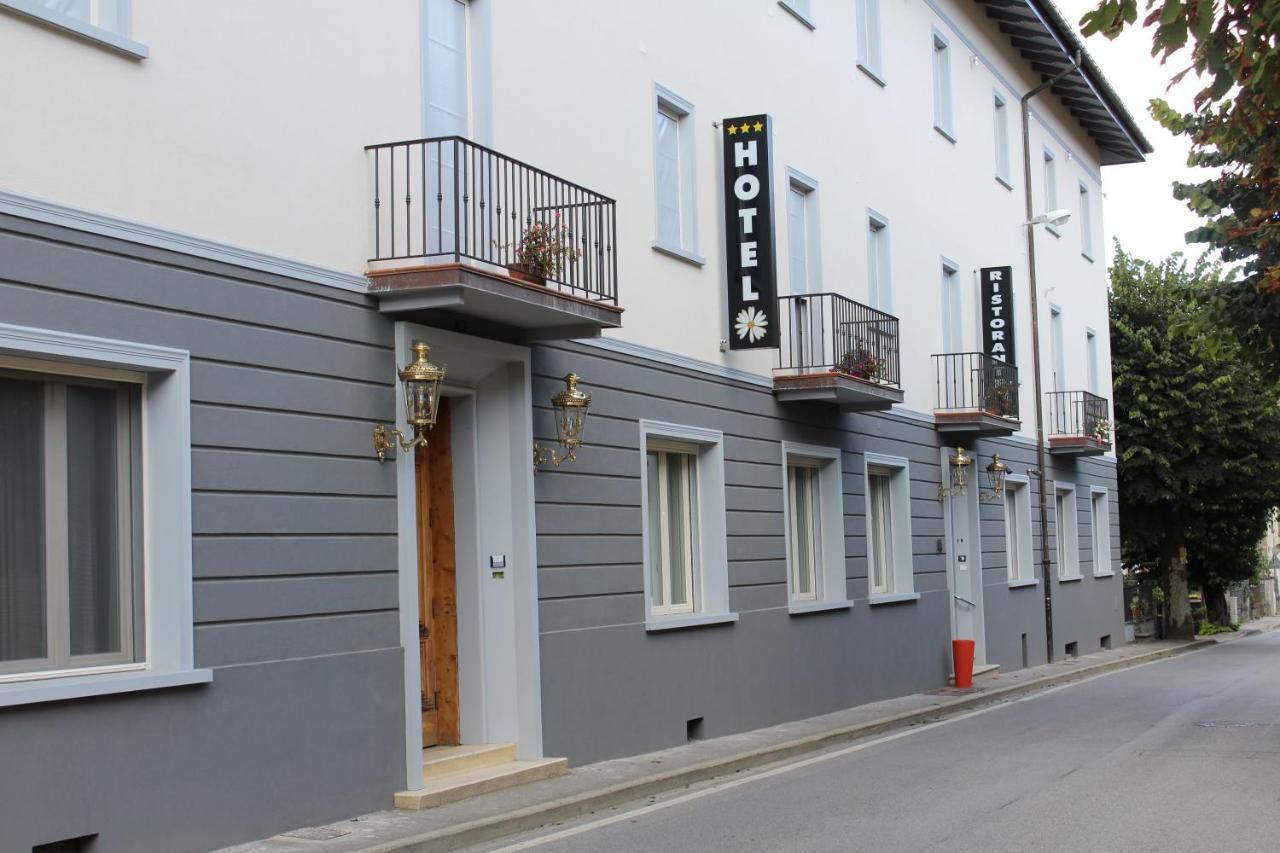 Hotel Margherita Montepiano Bagian luar foto