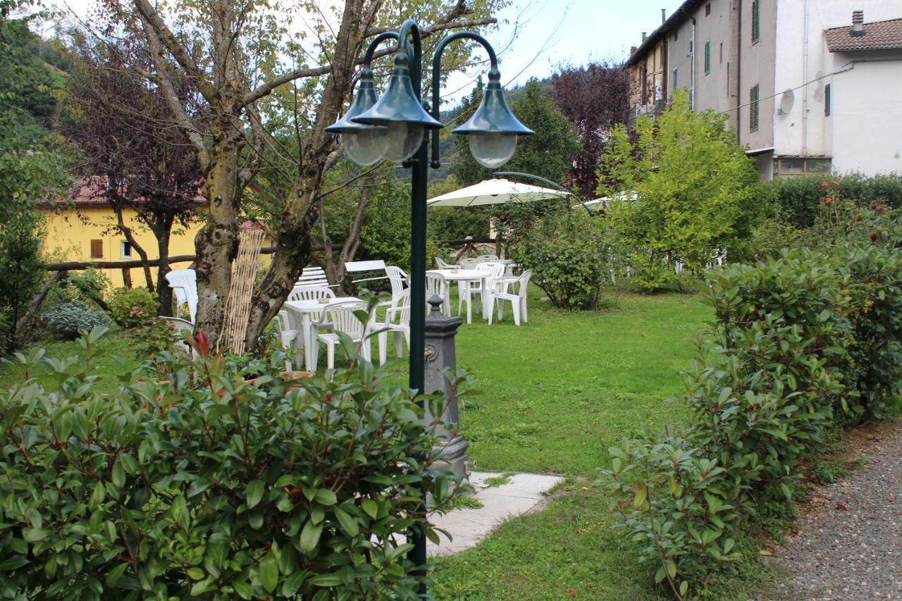 Hotel Margherita Montepiano Bagian luar foto